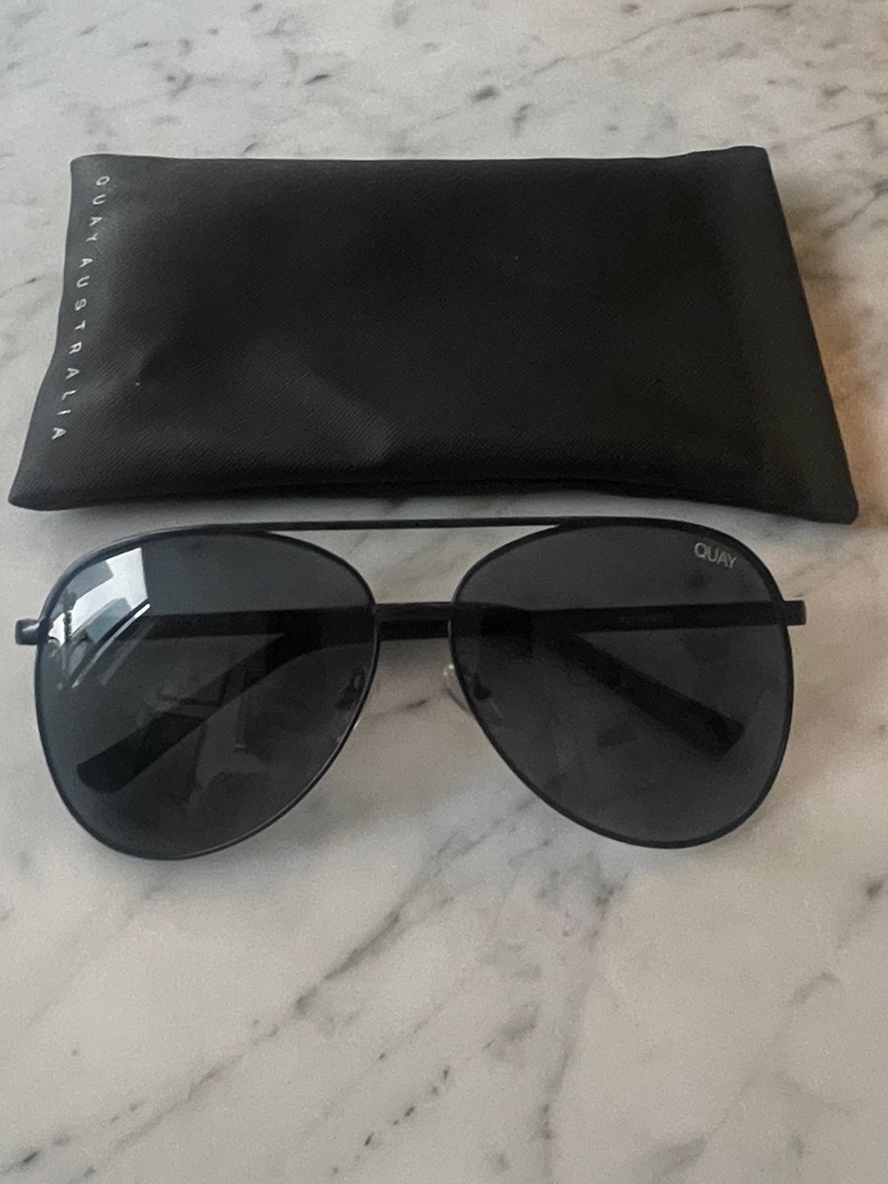 NWOT Quay Black Aviator Sunglasses with Soft Case